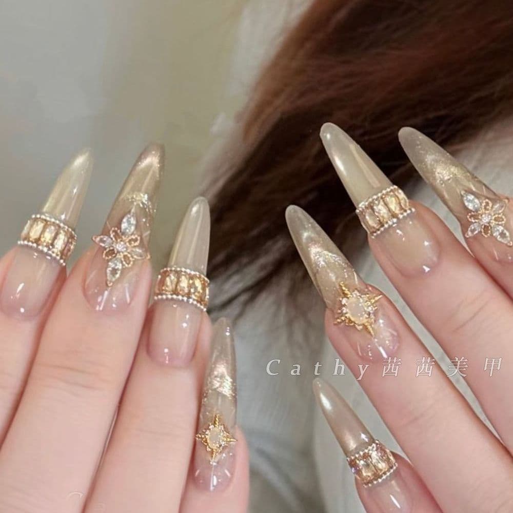 Windsor Court Lady Champagne Elegant Press-On Nails – Soft Feminine Spring Summer Handmade Nail Art image